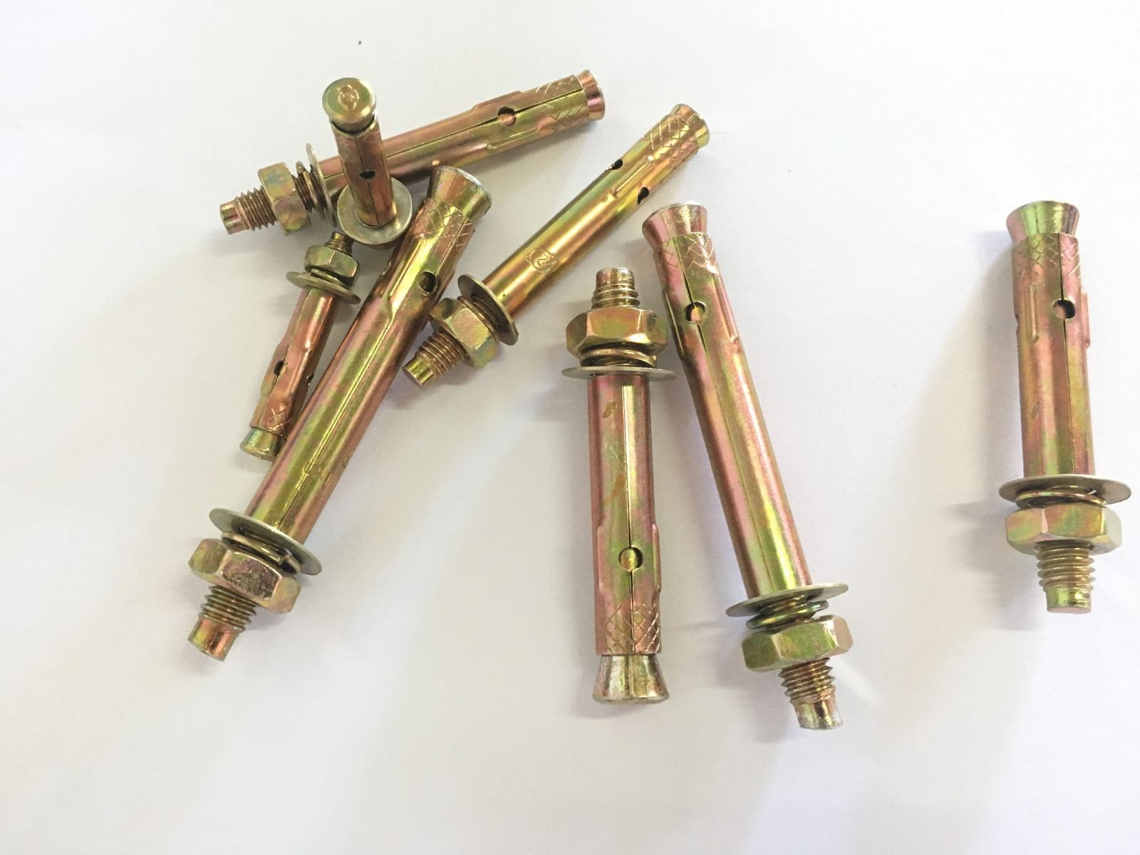 TẮC KÊ SẮT ỐNG LỖ 6LY × 5 PHÂN